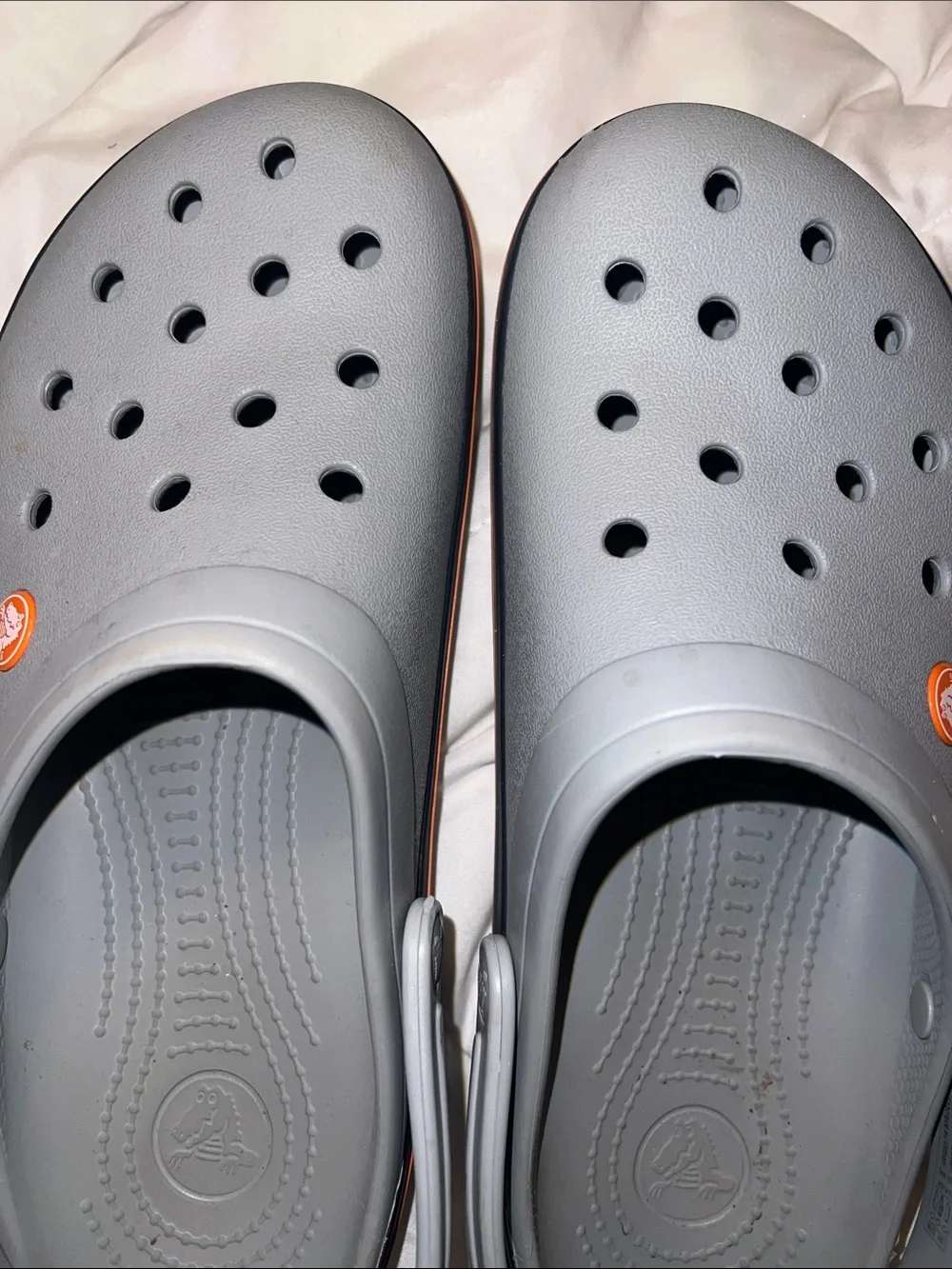 Crocs Crocband Unisex-Clogs in the light grey/navy/orange colorway. (11016-01U.)